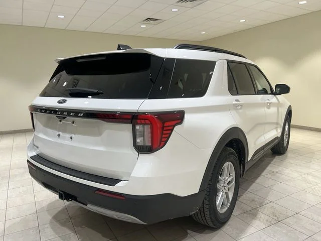 New 2026 Star White Metallic Tri-Coat Ford Active image 37