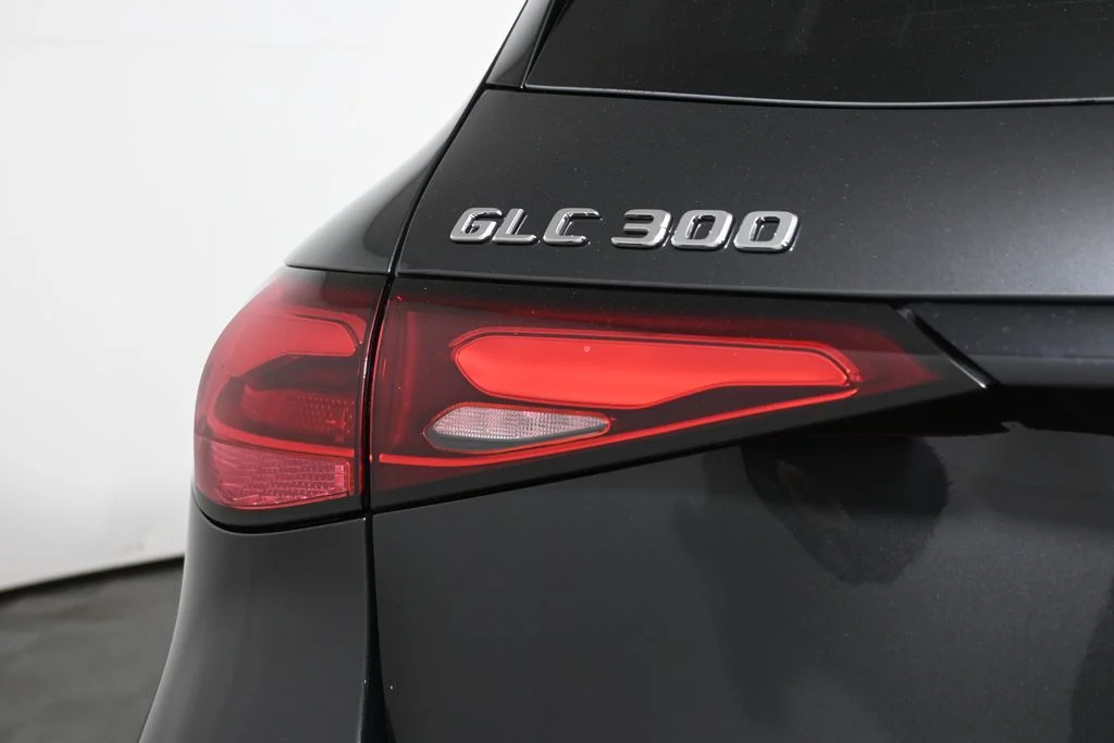 Used 2026  Mercedes-Benz GLC 300 image 12