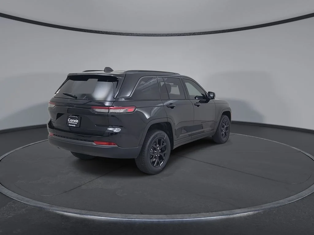 New 2026 Diamond Black Crystal Pearl-Coat Exterior Paint Jeep Altitude image 14