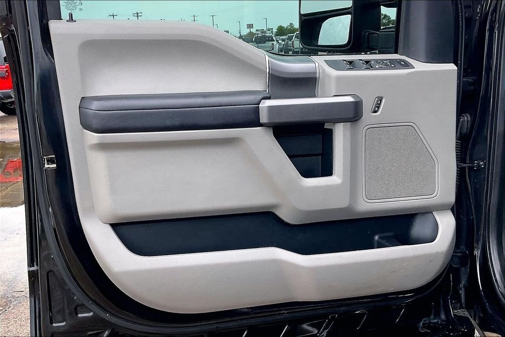Used 2019 Agate Black Metallic Ford XLT image 17