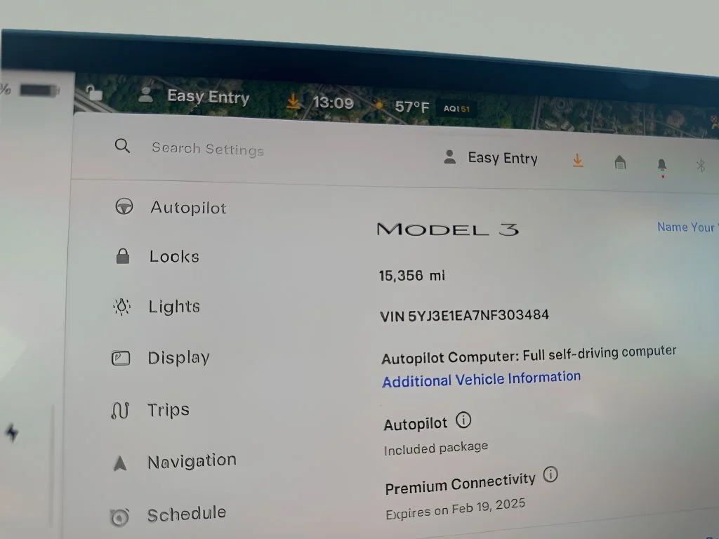 Used 2022 White Tesla Base image 27