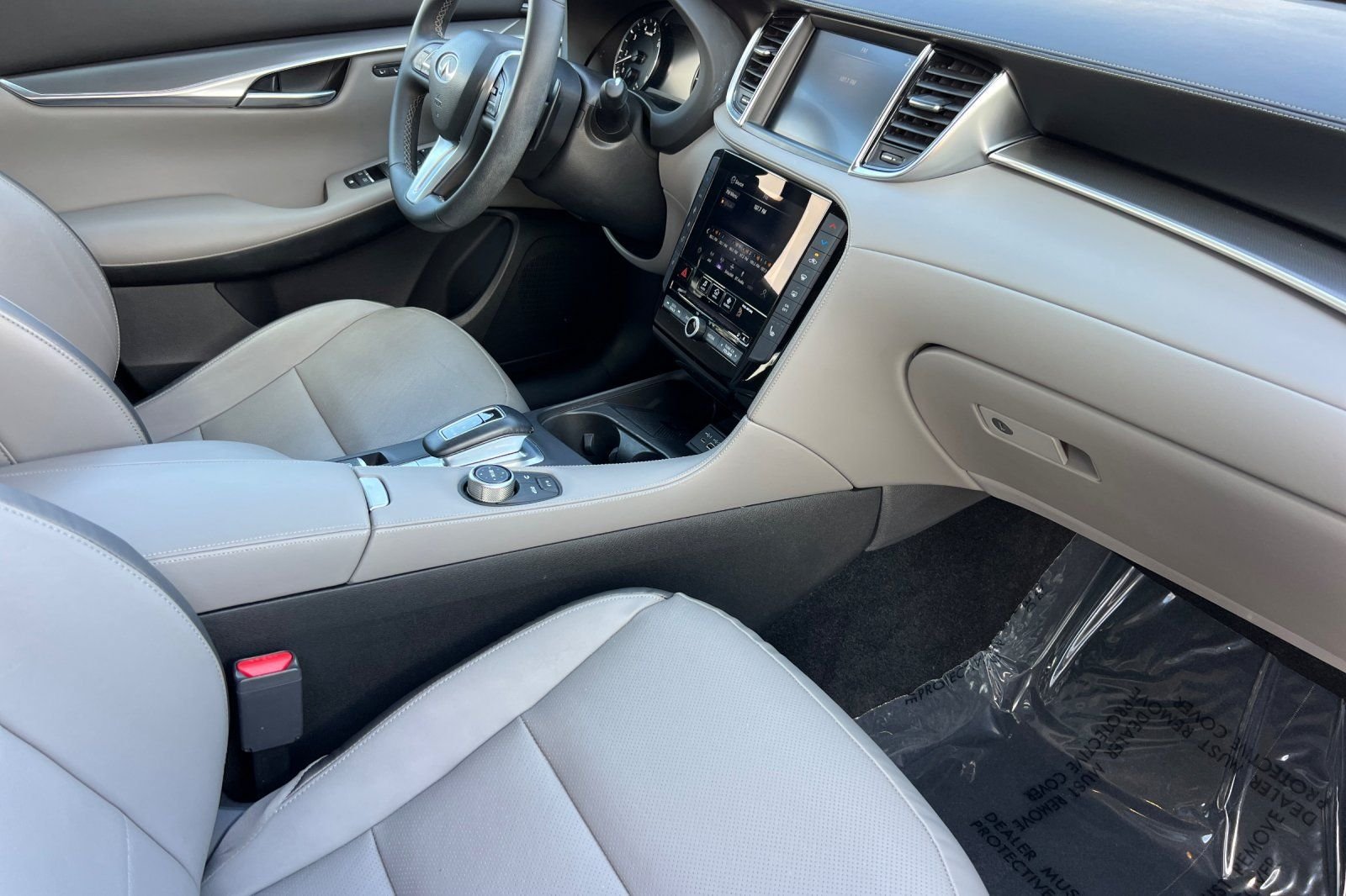 Used 2023 Graphite Shadow INFINITI LUXE image 17