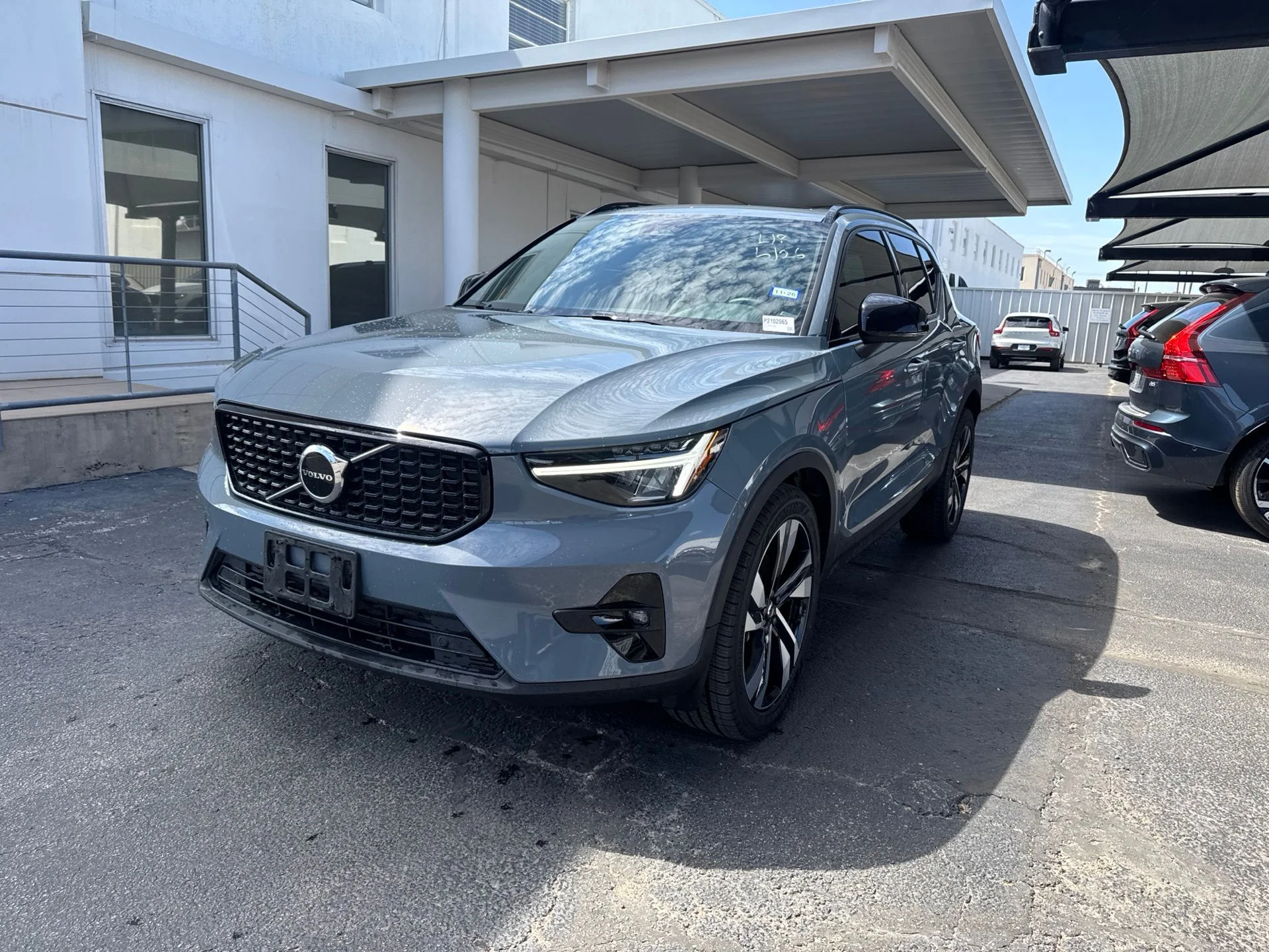 2023 Volvo XC40 B5 Plus Dark AWD's photo