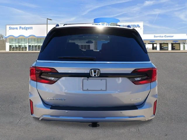 New 2027 Solar Silver Metallic Honda Touring image 4