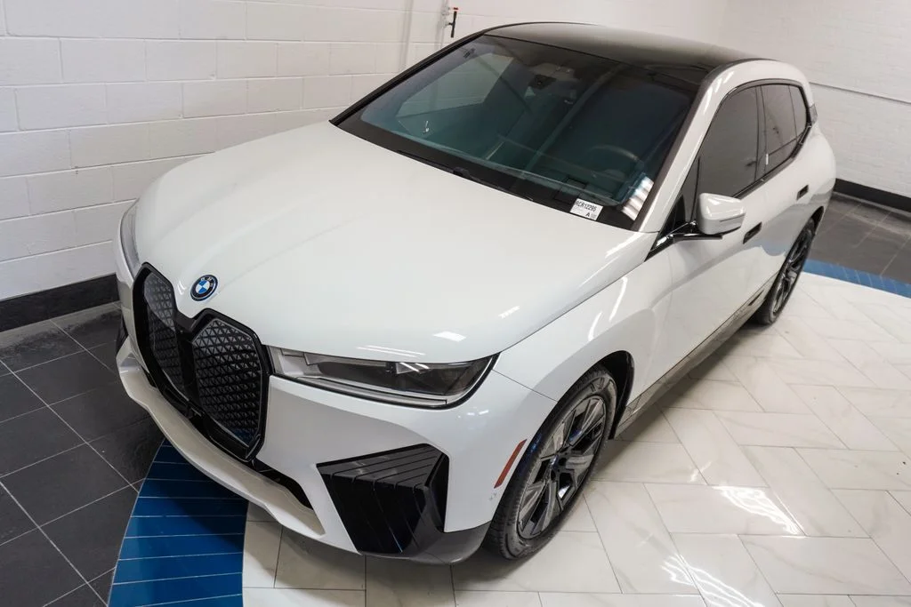 Used 2024 White BMW xDrive50 image 40