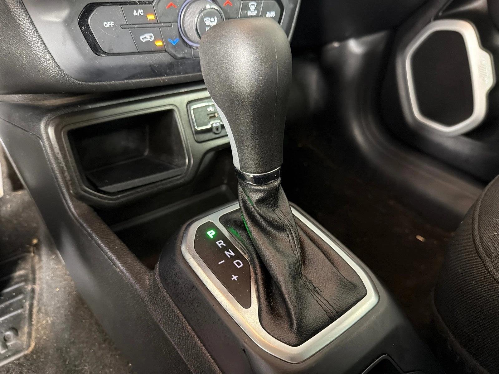 Used 2020 Colorado Red Clearcoat Jeep Latitude image 30
