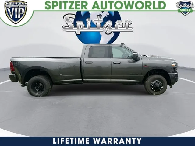 New 2026 Granite Crystal Metallic Clear-Coat Exterior Paint RAM Laramie image 10