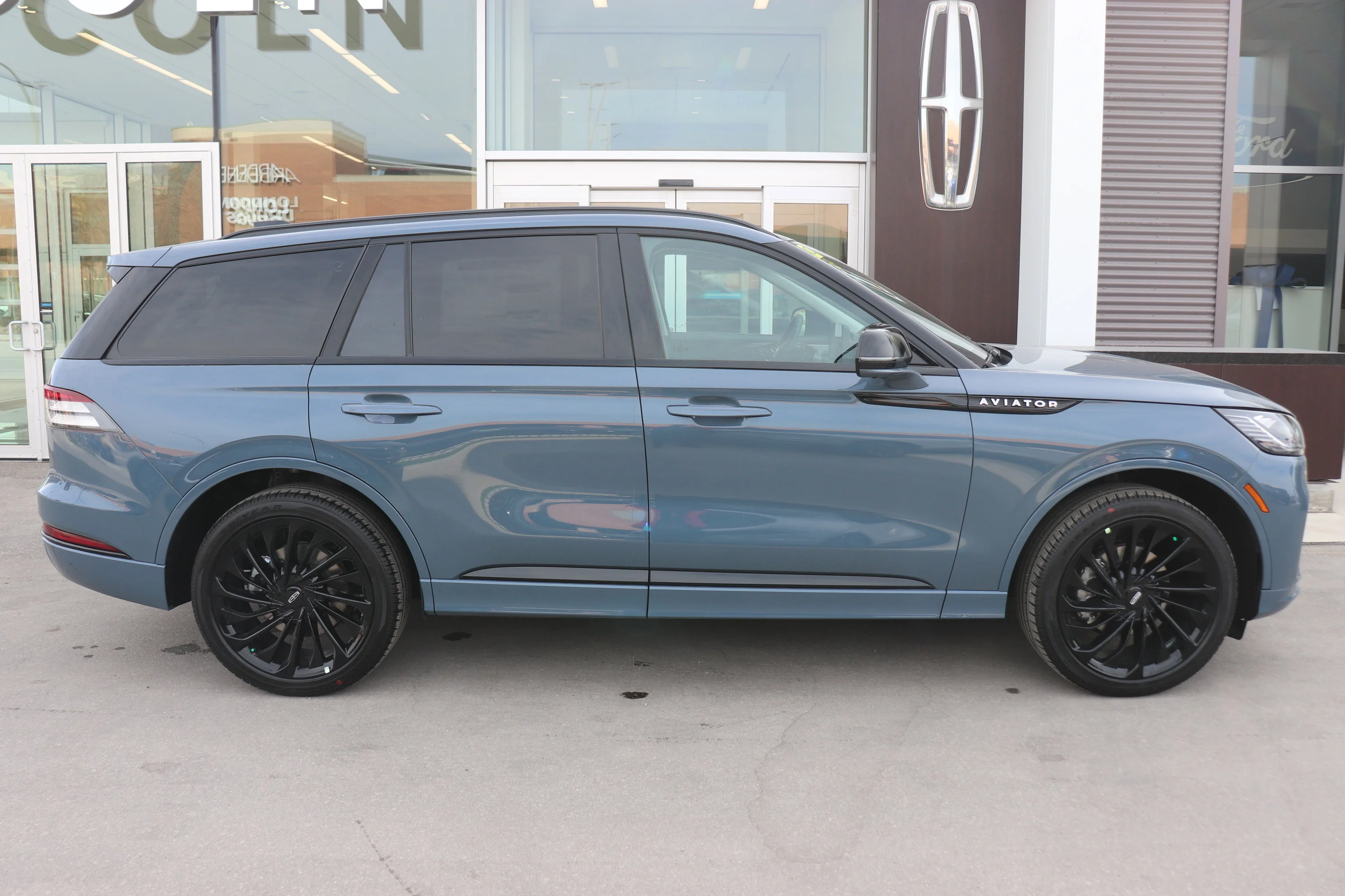 New 2026 WHISPER BLUE MET CC Lincoln Reserve image 3