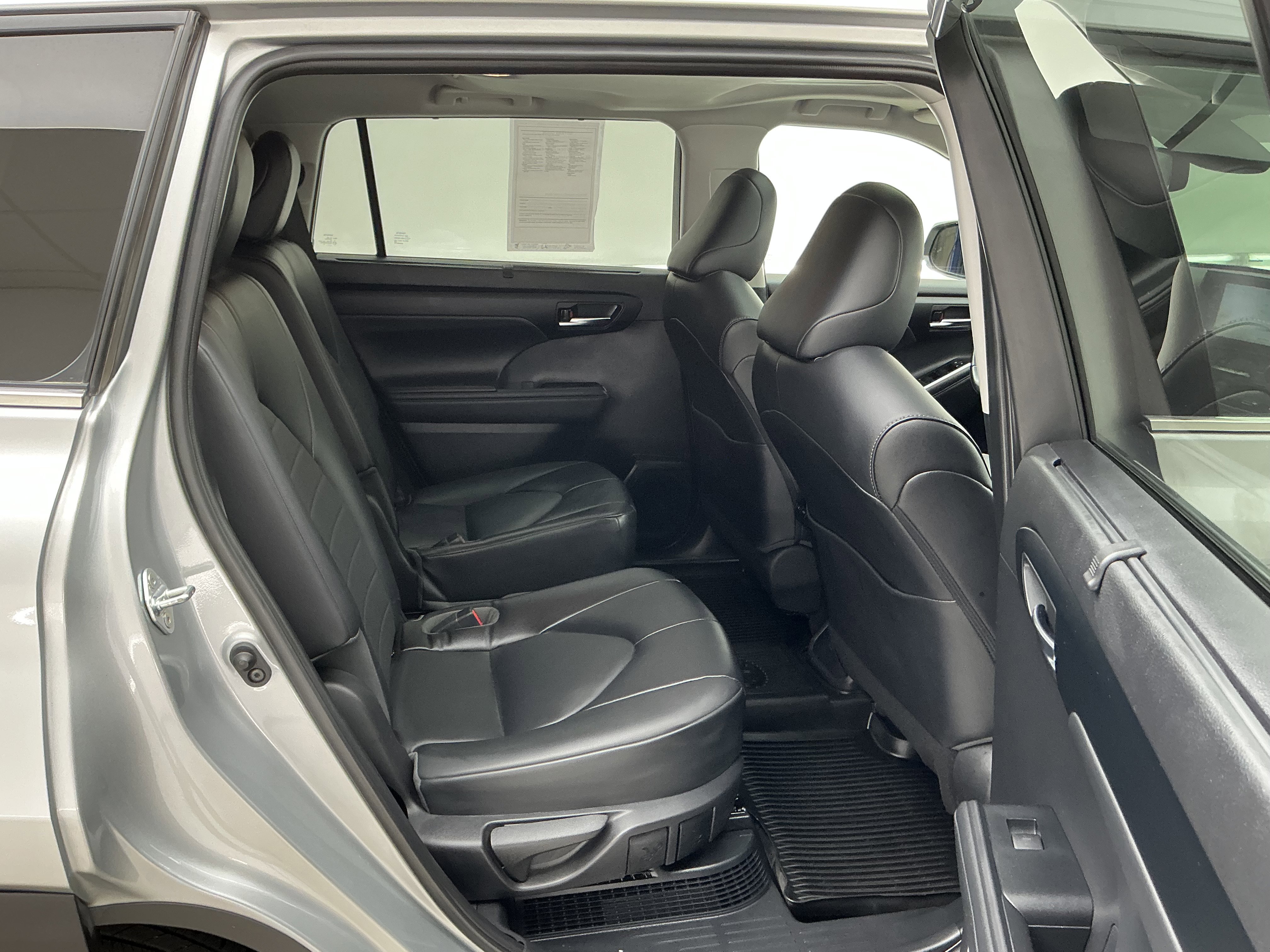 2022 Toyota Highlander XLE - Photo 23