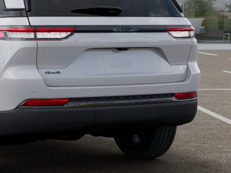 New 2025 Bright White Clear-Coat Exterior Paint Jeep Laredo image 39