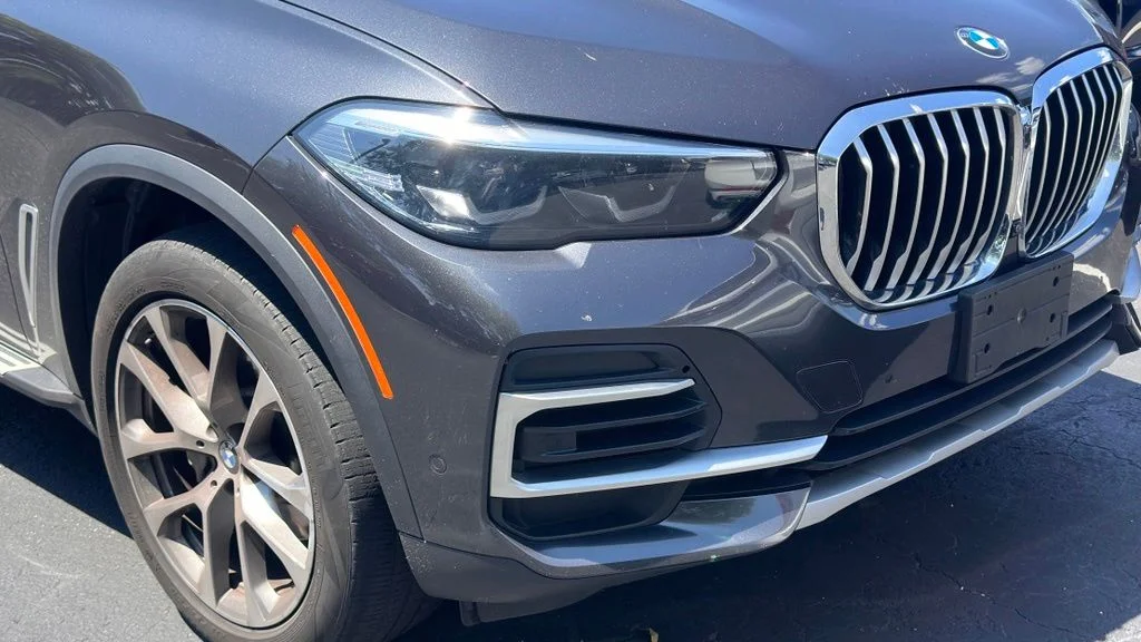 Used 2022 Dark Graphite Metallic BMW xDrive40i image 2