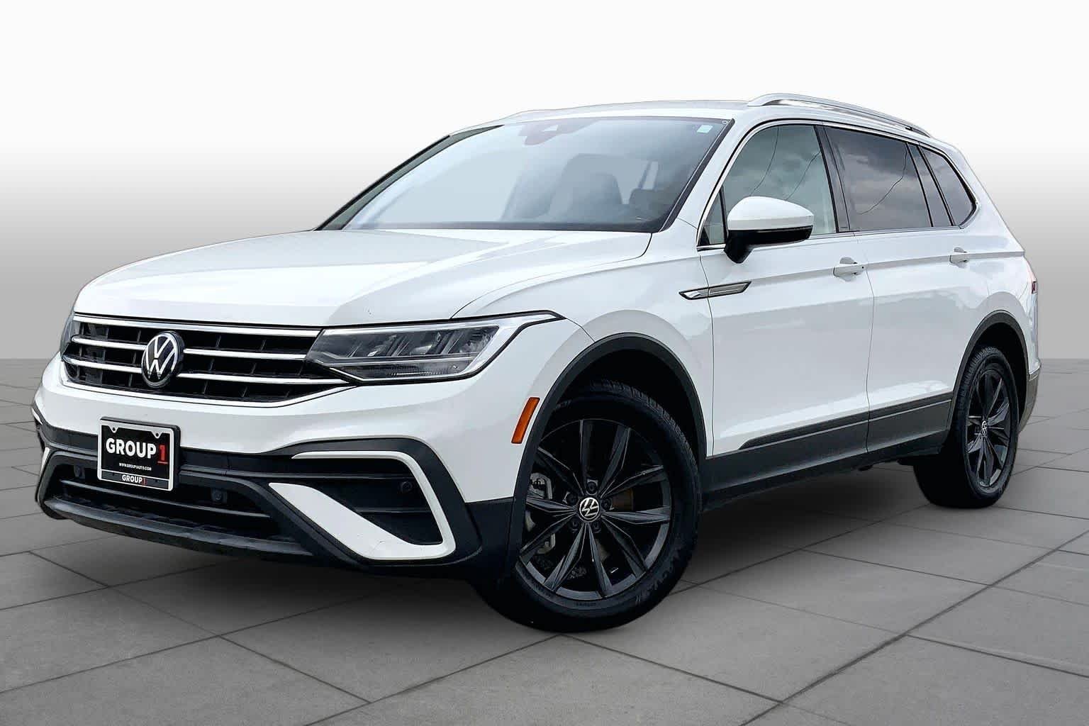 Used 2022 Pure White Volkswagen SE image 2