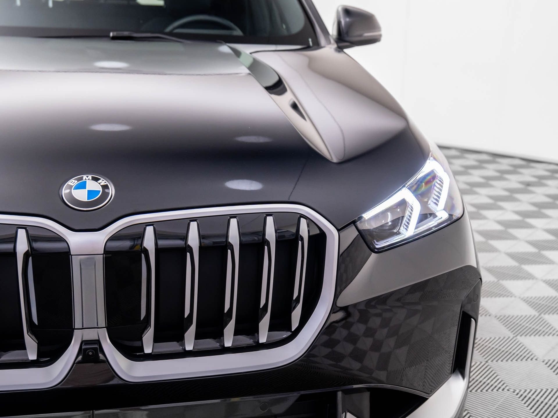 New 2026 Black Sapphire Metallic BMW xDrive28i image 32