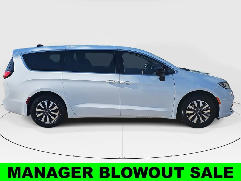 Used 2024 Chrysler Pacifica PHEV Select with VIN 2C4RC1S71RR170918 for sale in Watsonville, CA