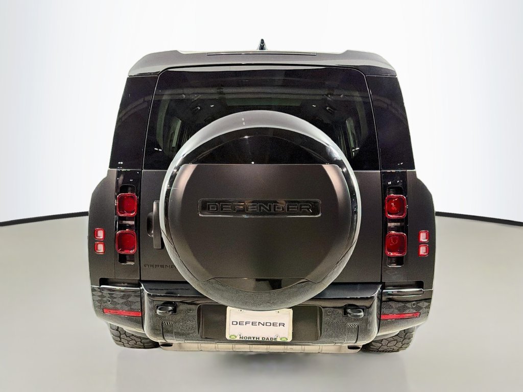 Certified Used 2024 Black Land Rover X-Dynamic SE image 6
