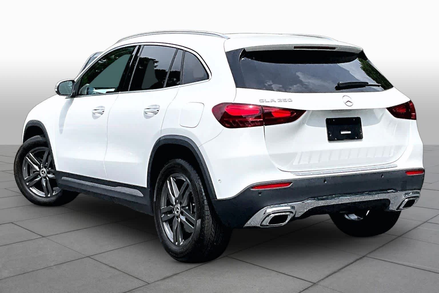 Used 2024 Polar White Mercedes-Benz GLA 250 image 12