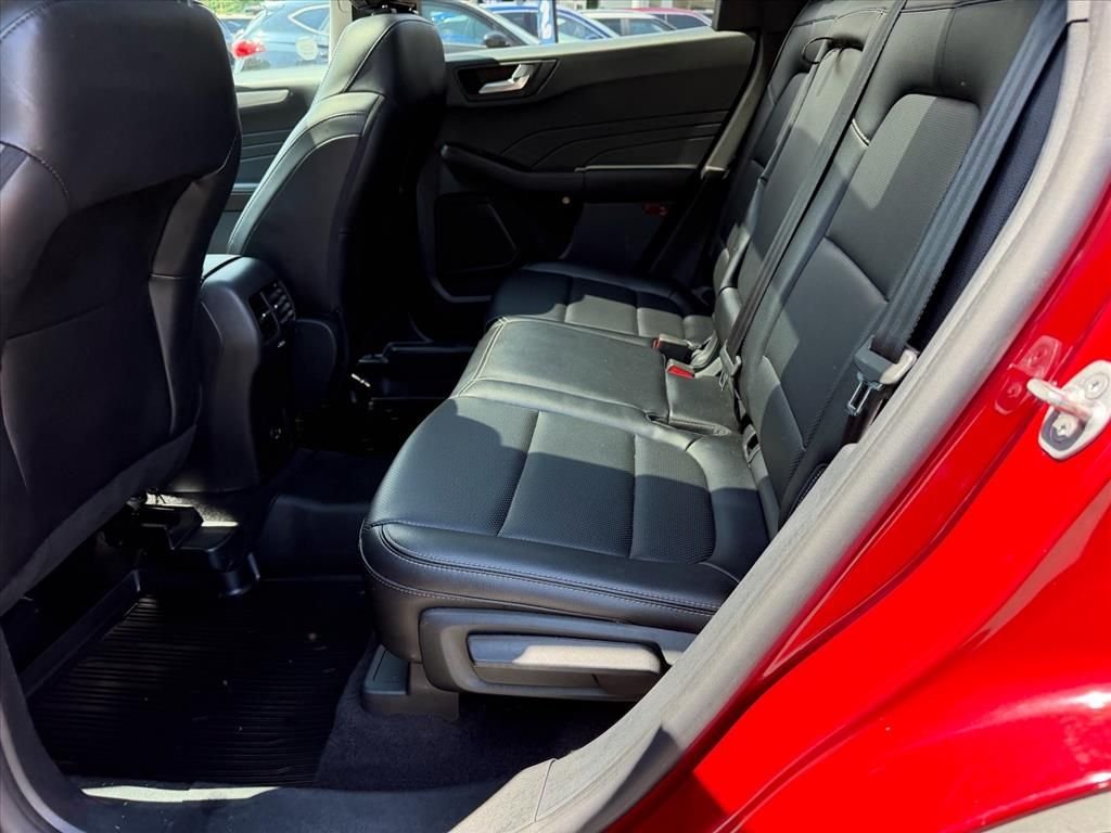 Used 2022 Red Ford SEL image 10