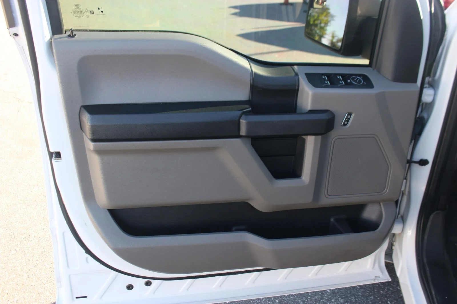 Used 2020 White Ford XL image 12
