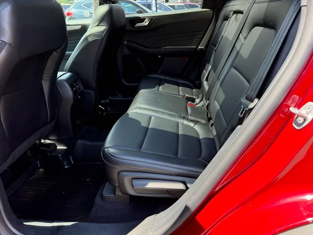 Used 2022 Red Ford SEL image 10