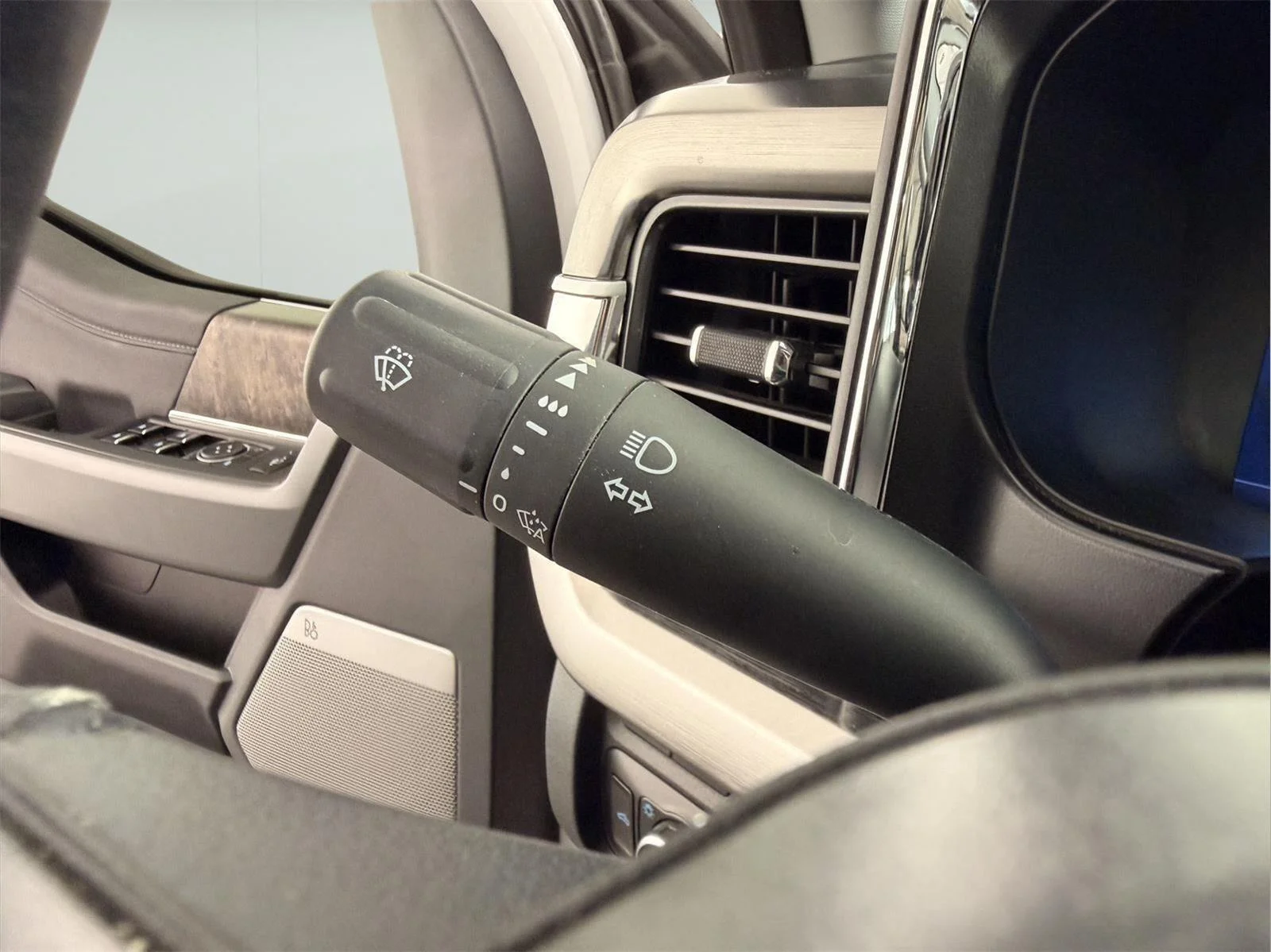 Used 2024 Oxford White Ford LARIAT image 29