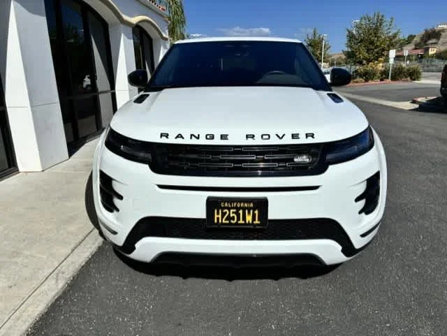 Used 2024  Land Rover Dynamic SE image 2