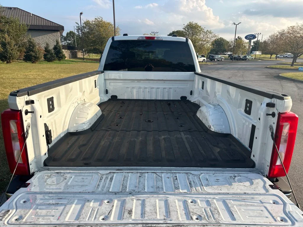 Used 2025 Oxford White Ford XLT image 11