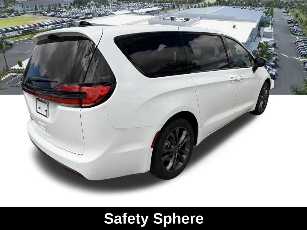 New 2026 Bright White Clear-Coat Exterior Paint Chrysler Select image 4