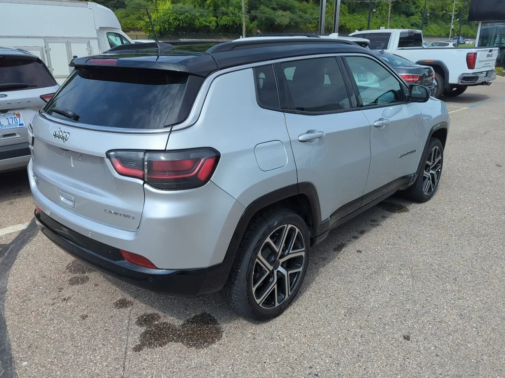 Used 2025 Silver Jeep Limited image 4