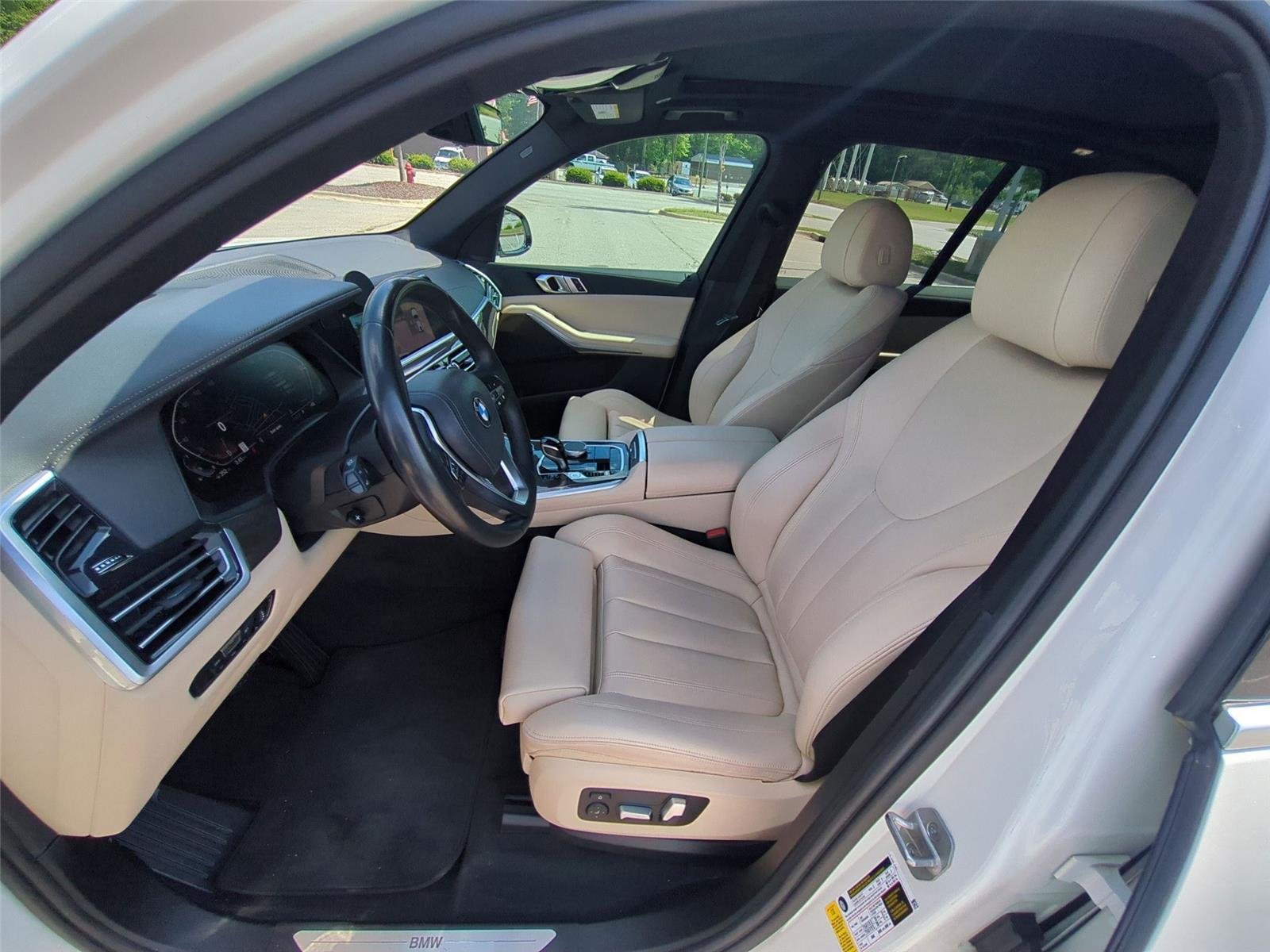Used 2022 Alpine White BMW sDrive40i image 18