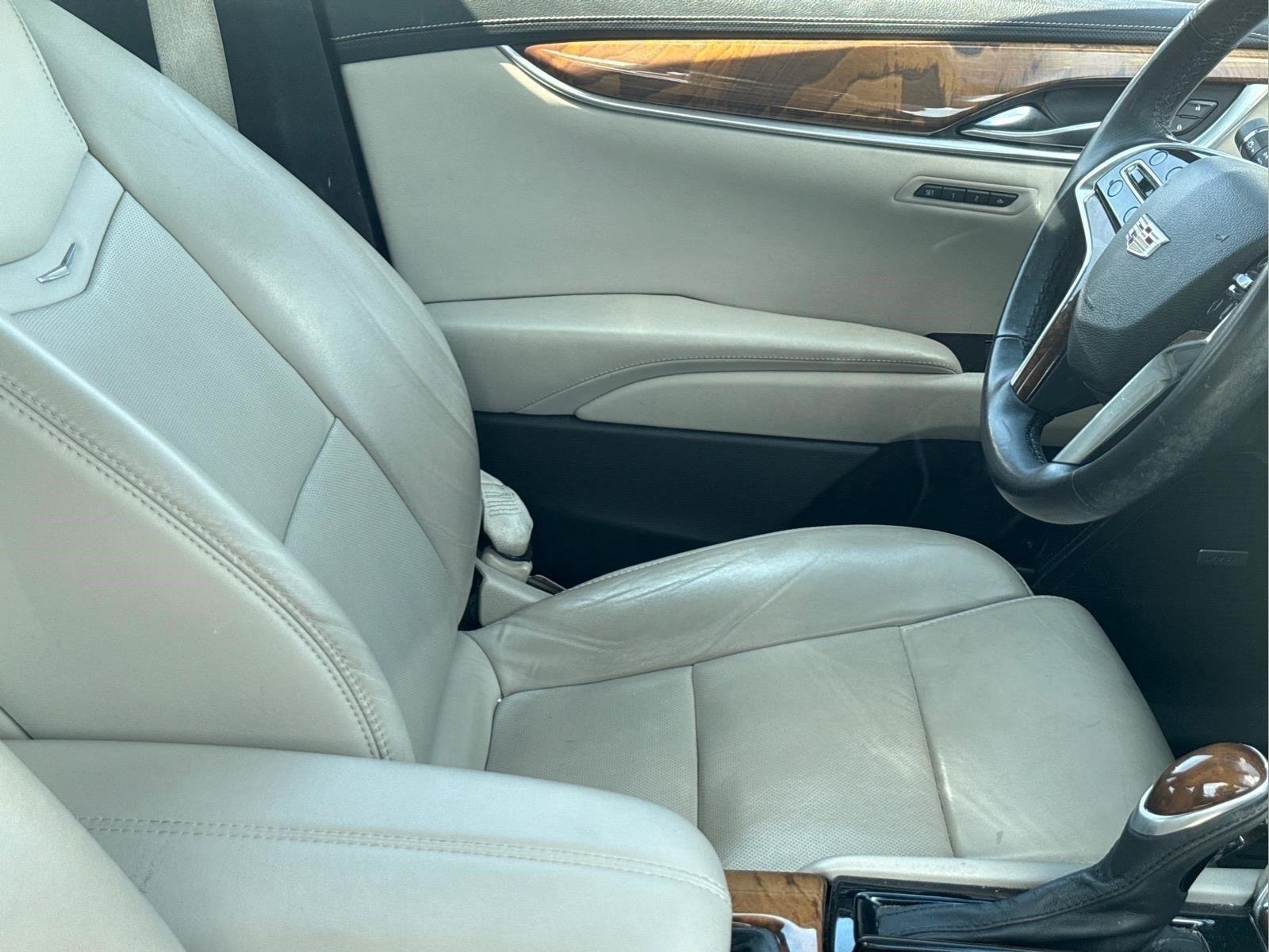 Used 2019 Crystal White Tricoat Cadillac Luxury image 19