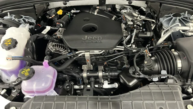 New 2026 Bright White Clear-Coat Exterior Paint Jeep Altitude image 29