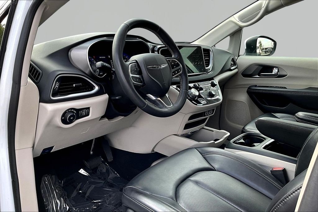 Used 2023 White Chrysler Touring L image 16
