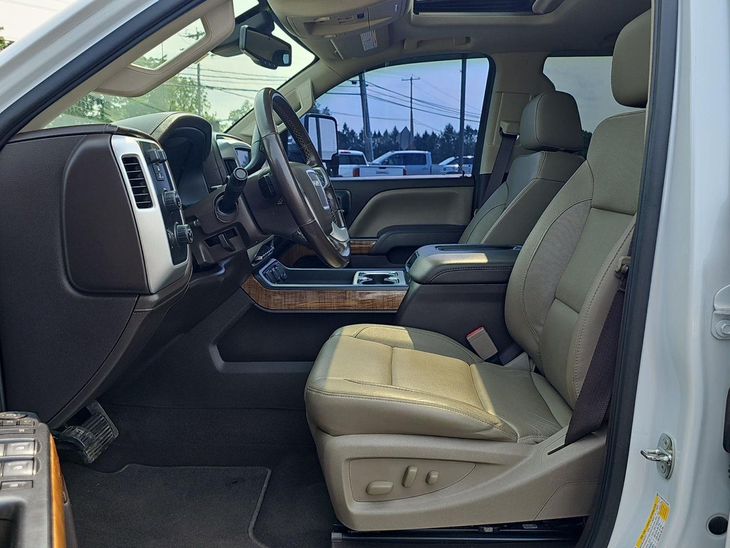 Used 2019 White Frost Tricoat GMC SLT image 11