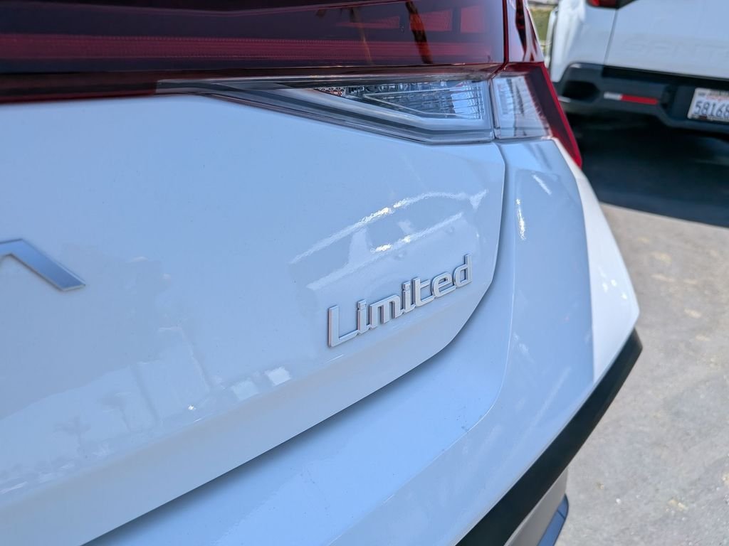 2026 Hyundai Elantra Limited - Photo 10