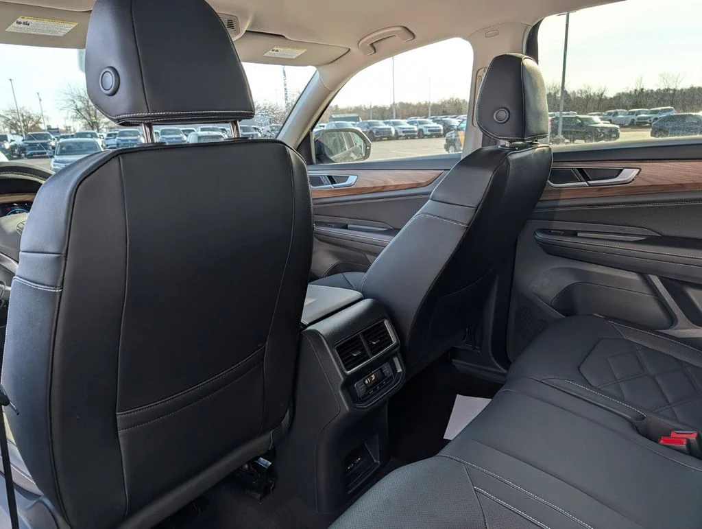 New 2026 Black Volkswagen 2.0T SE image 12