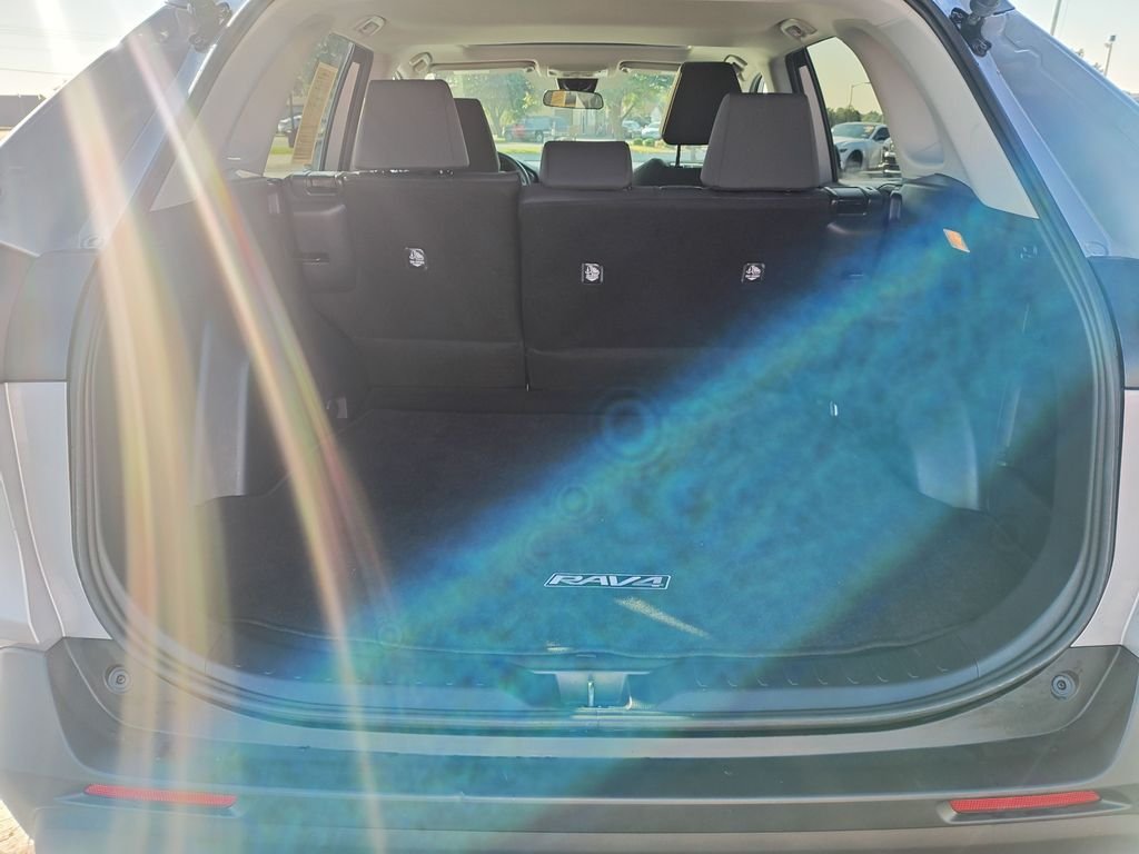 Used 2021 Silver Toyota XLE image 9