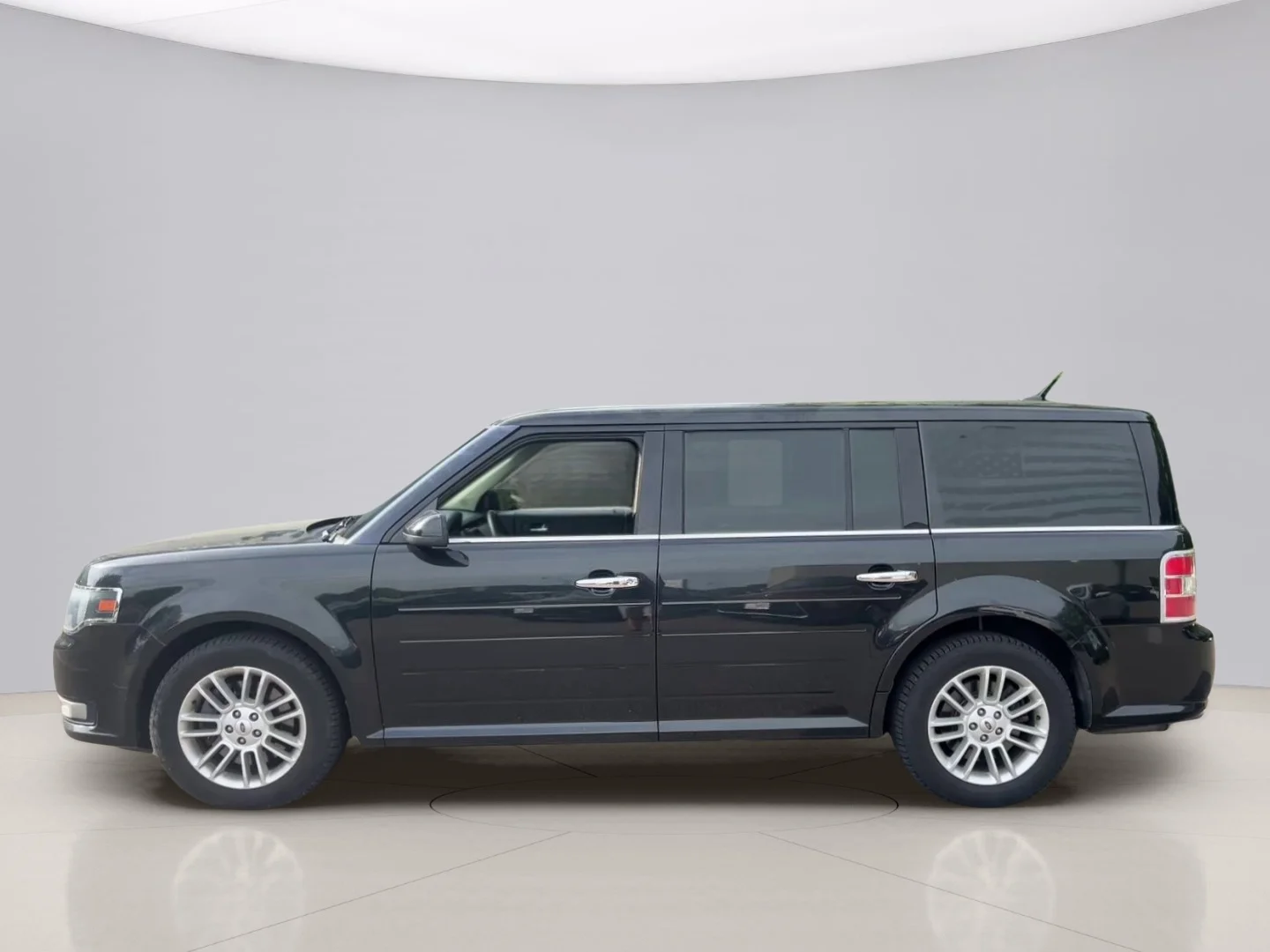 Used 2015 Black Ford SEL AWD image 2