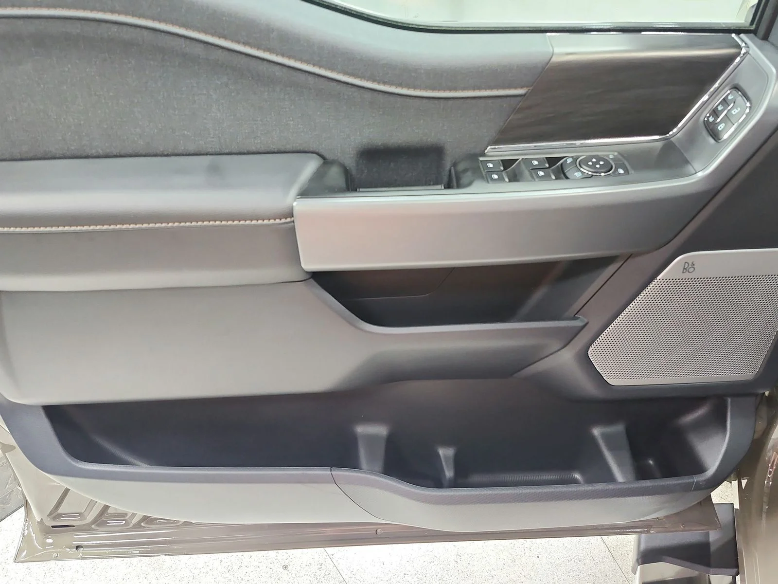 New 2026 Gray Ford Lariat image 39
