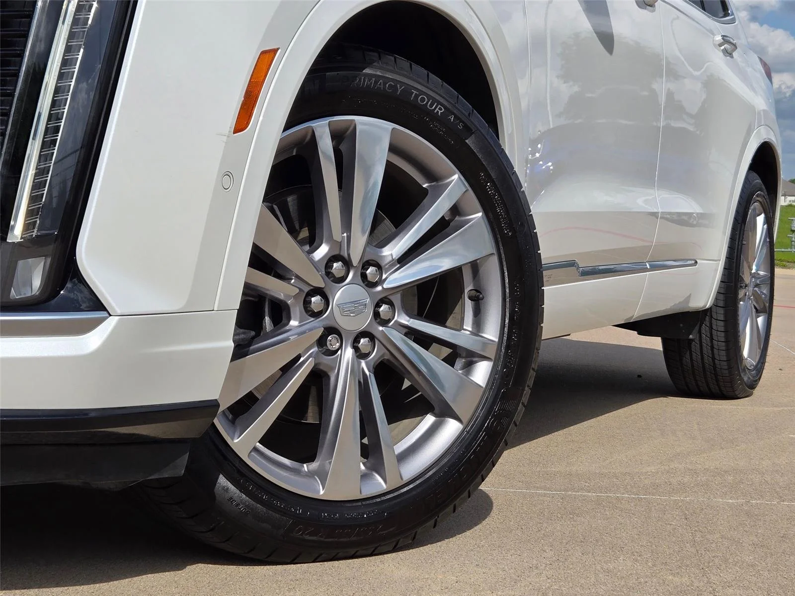 Used 2023 Crystal White Tricoat Cadillac FWD Premium Luxury image 8