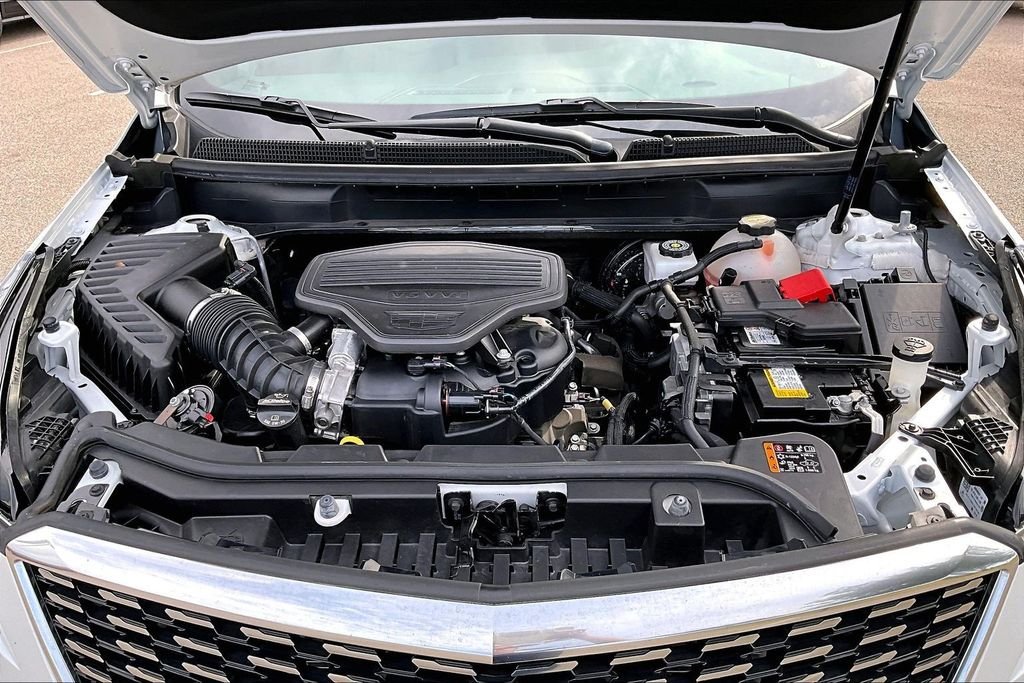Used 2025 White Cadillac Premium Luxury image 9