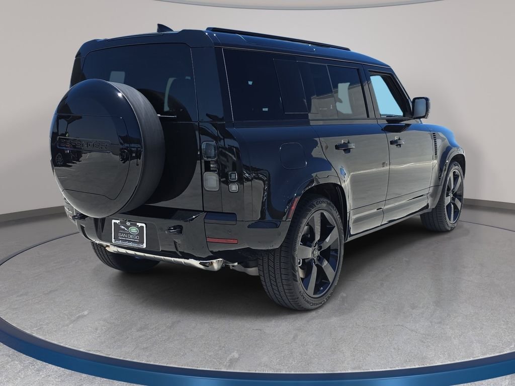 New 2026 Santorini Black Land Rover X-Dynamic SE image 5