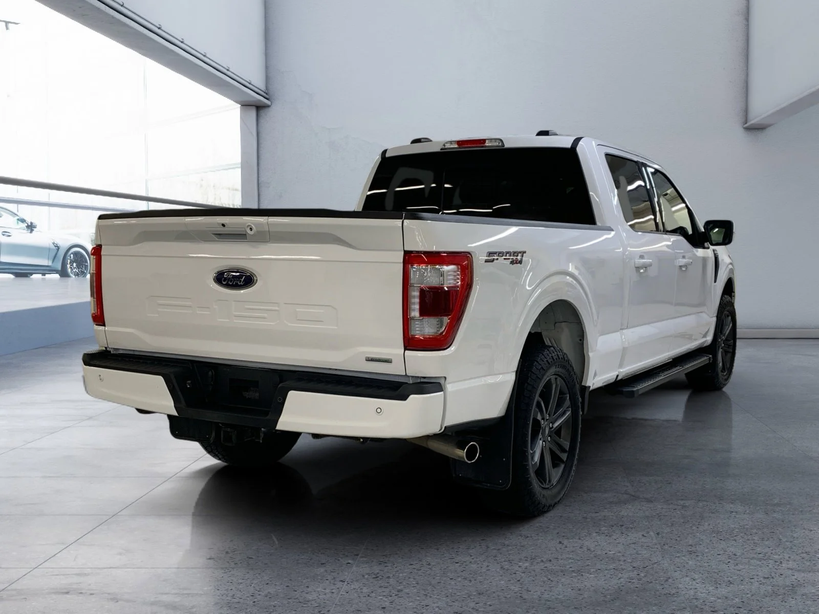 Used 2022 White Ford Lariat SuperCrew image 5