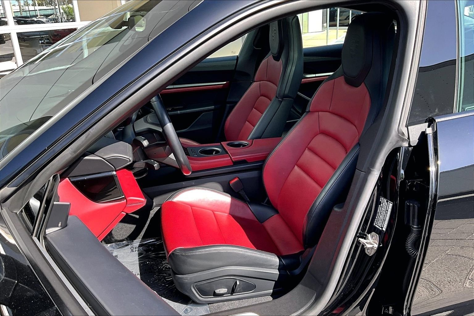 Used 2025  Porsche  image 25
