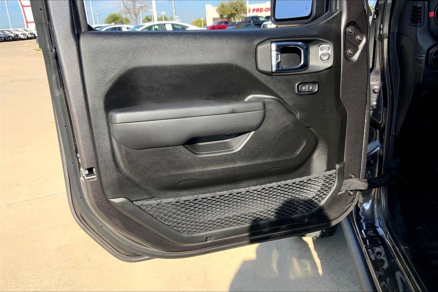 Used 2025 Granite Crystal Metallic Clearcoat Jeep Rubicon image 20