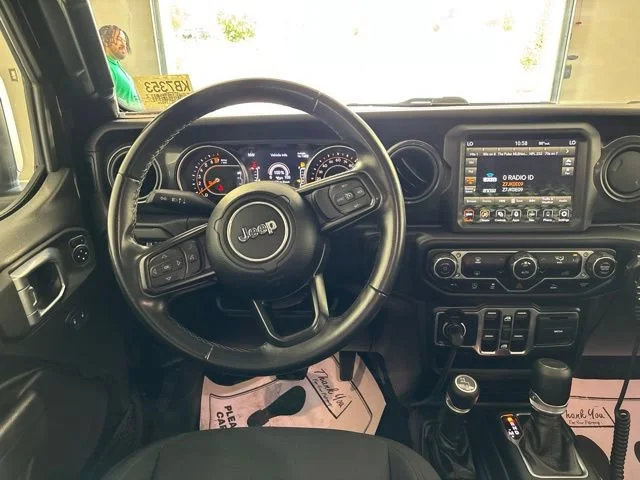 Used 2022 Black Jeep Altitude image 3