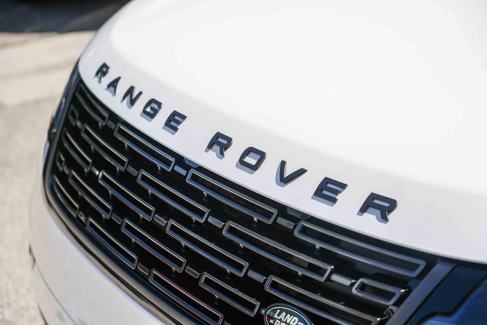 New 2026 Ostuni Pearl White Land Rover Dynamic SE image 11