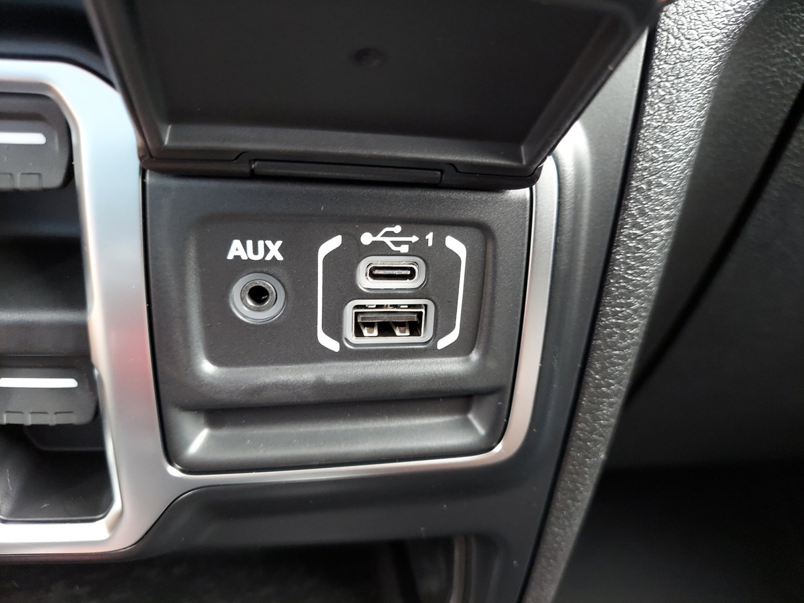 New 2026 Bright White Clearcoat Jeep Sport S image 20