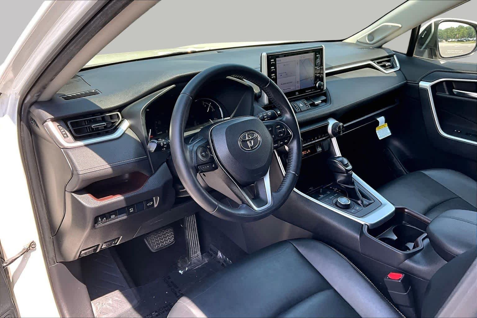 Used 2019 Blizzard Pearl Toyota Limited image 18