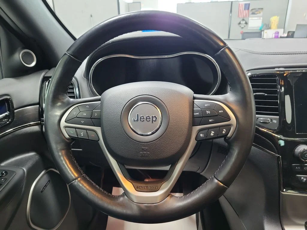 Certified Used 2021 Black Jeep Overland image 27