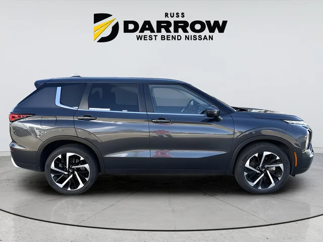 Used 2024 Gray Mitsubishi SE image 9